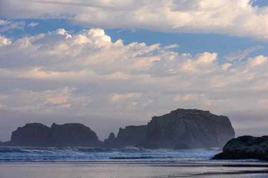 Beach;Blue;Calm;Close-up;Cloud;Cloud Formation;Clouds;Cloudy;Coast;Coastline;Healing;Health care;Healthcare;Nature;Ocean;Oregon;Pastoral;Rock formations;Sand;Sea;Sea Stacks;Seascape;Water;Waterscape;Waves;Weather;beach;beaches;coast;coastline;oneness;peaceful;restful;sea;serene;shore;shoreline;sky;soothing;tranquil;zen